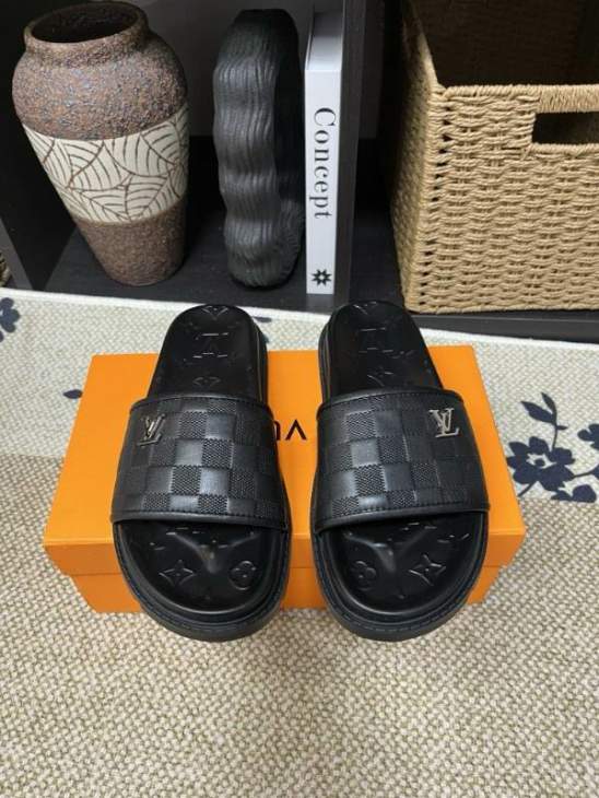 Picture of Louis Vuitton Slippers _SKULVsz38-46jyh0916746